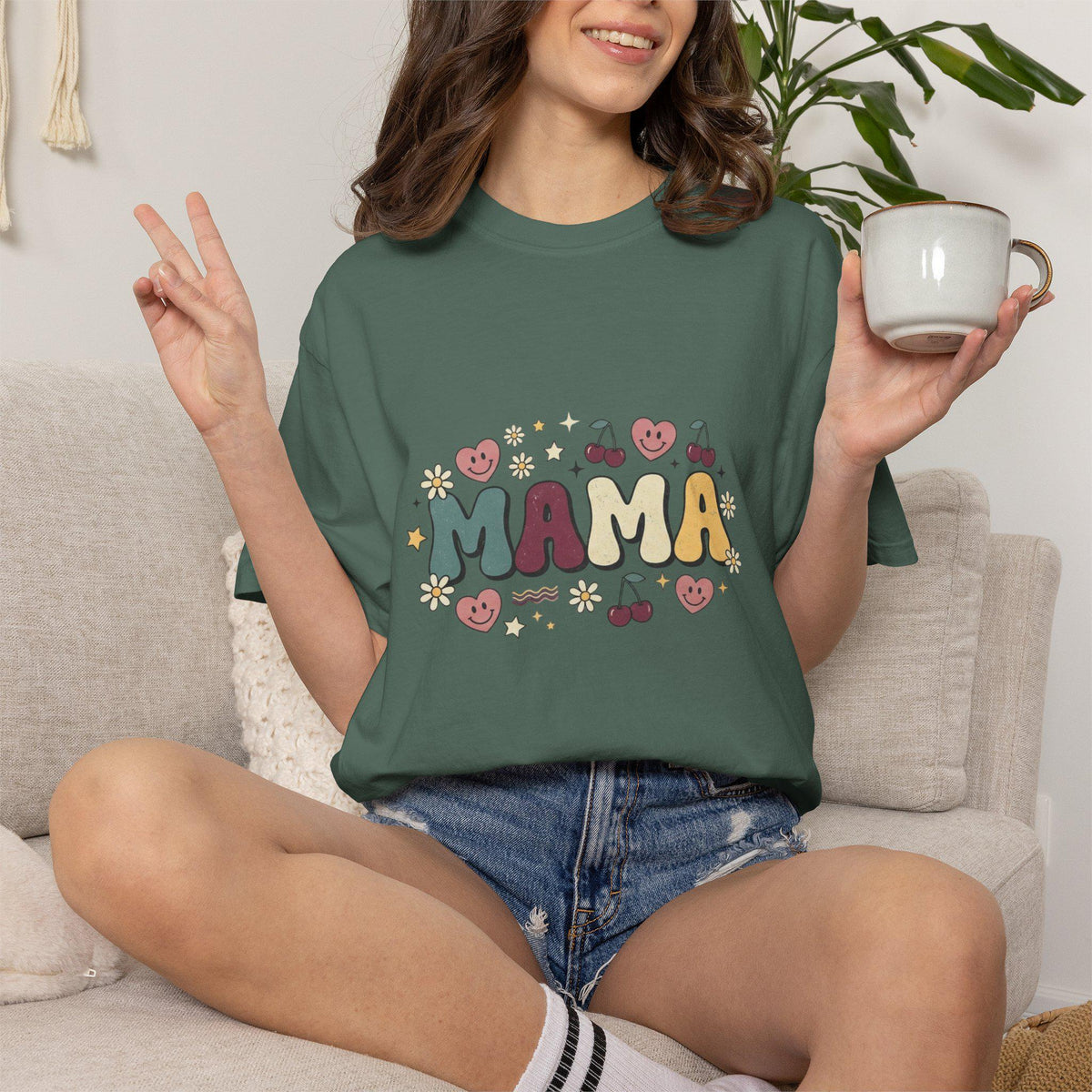 Mama floral lettering T-shirt | Retro hearts cherries doodle design