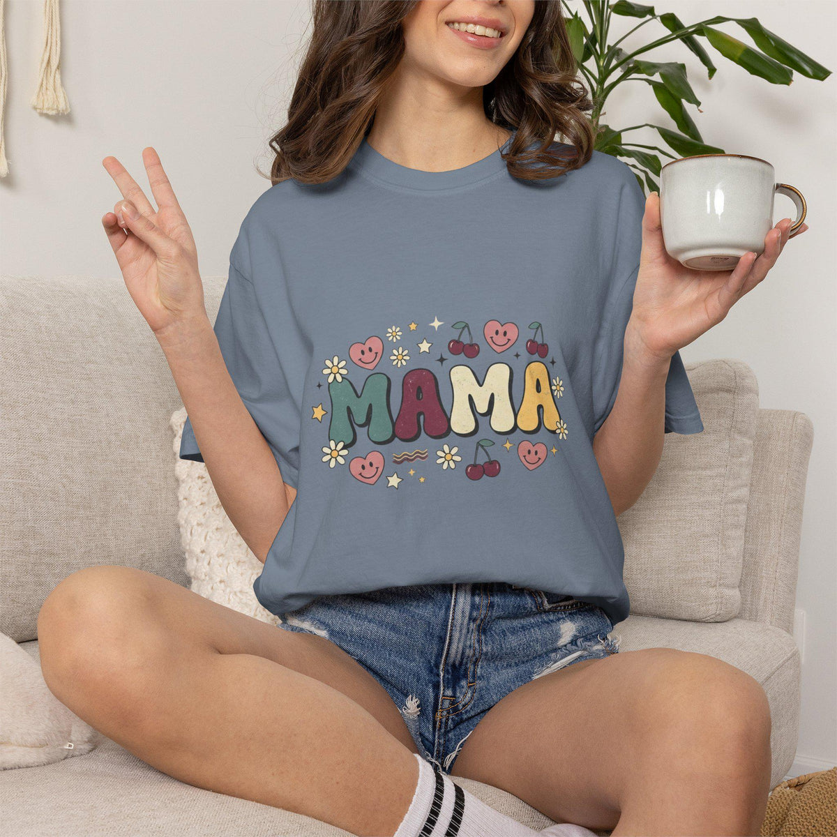 Mama floral lettering T-shirt | Retro hearts cherries doodle design