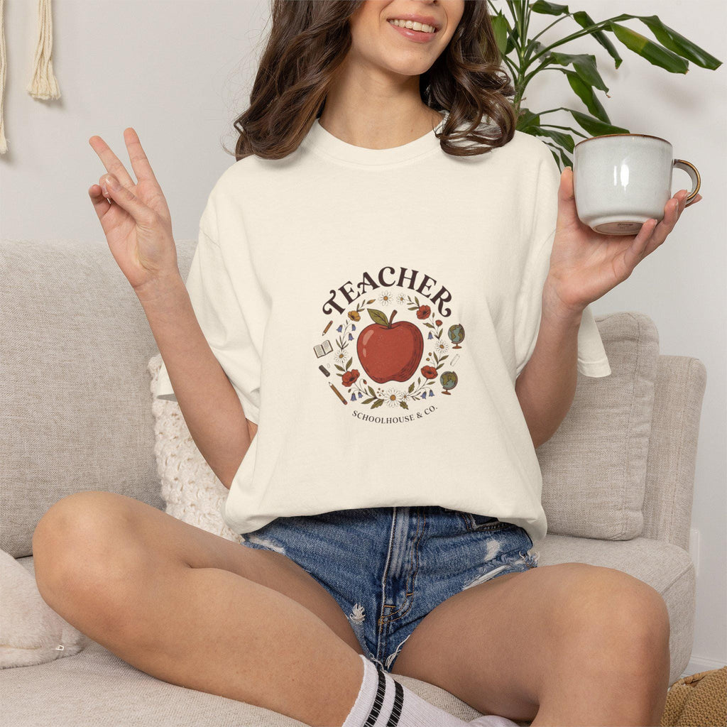 Teacher Apple Illustration T-shirt | School Icons Circle Design