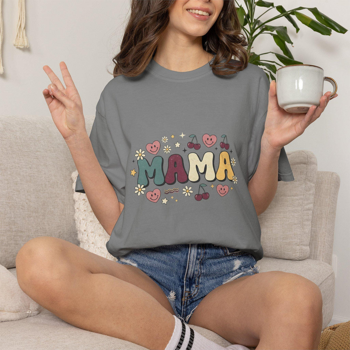 Mama floral lettering T-shirt | Retro hearts cherries doodle design