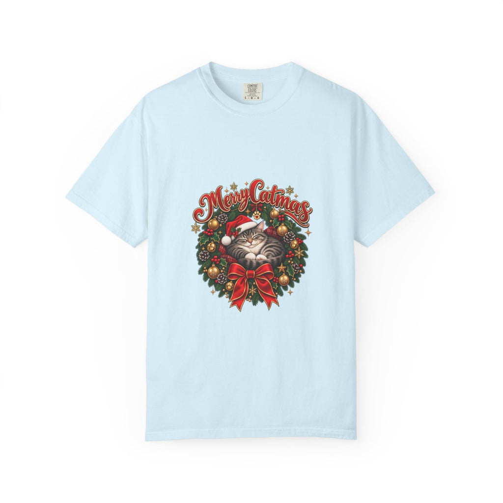 Meowy Christmas wreath cat T-shirt | Holiday cat tee