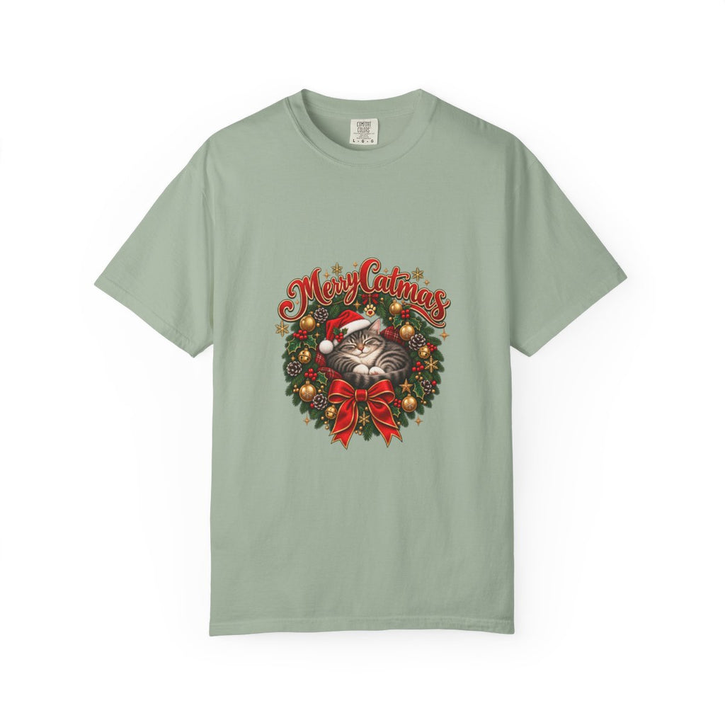 Meowy Christmas wreath cat T-shirt | Holiday cat tee